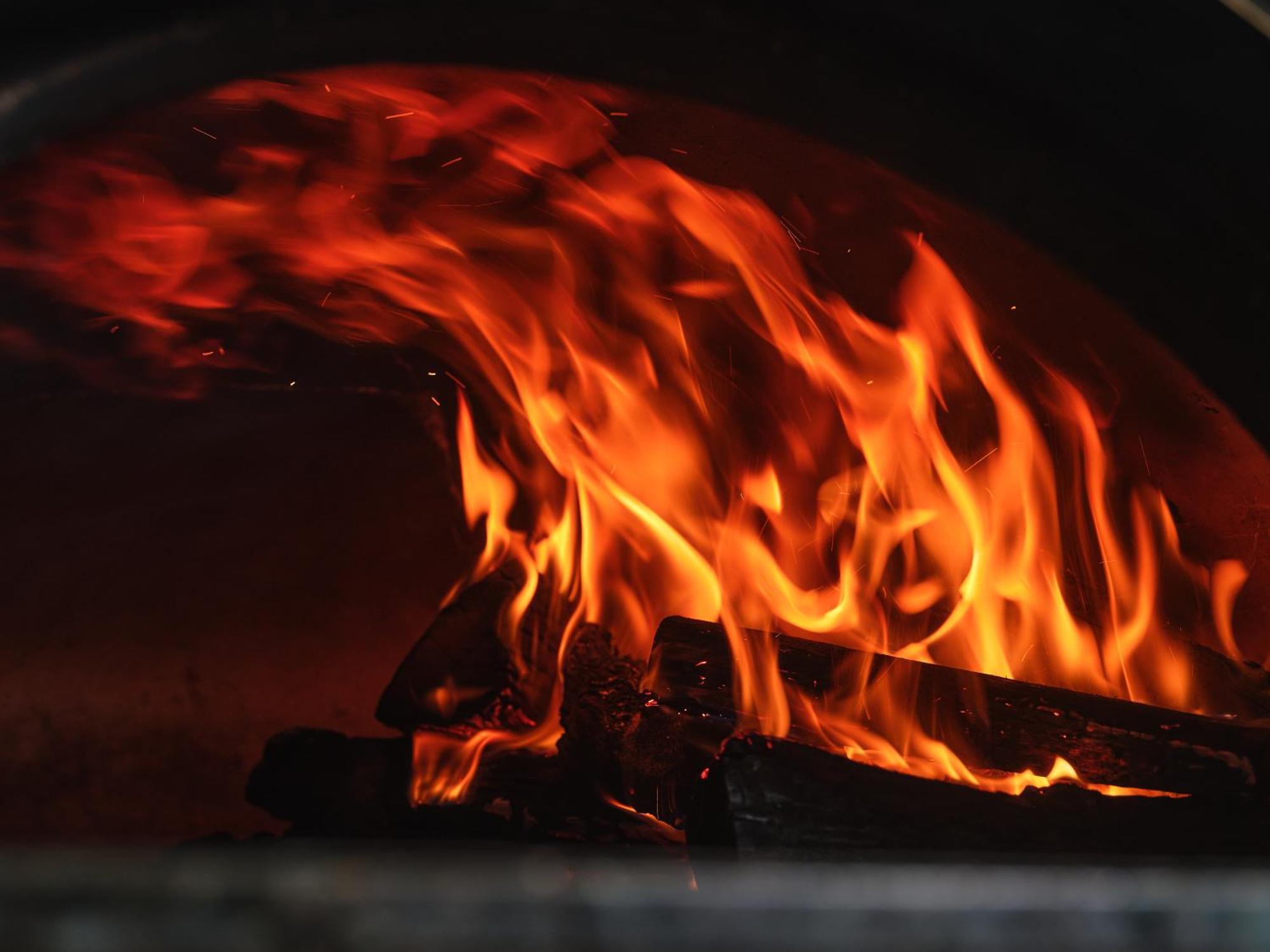 Peppers Marysville Extérieur photo Wood burning in a wood-fired oven